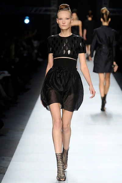 Look 10